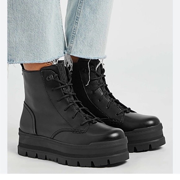 UGG Shoes - UGG Sidnee Platform Combat Leather Boot size 6 NWOB